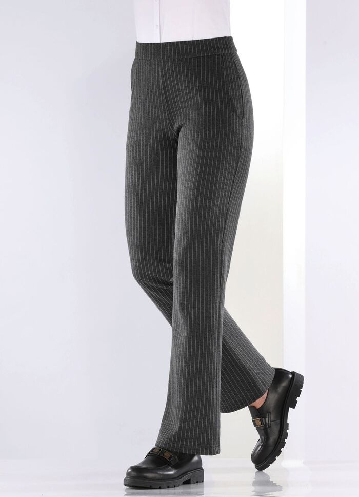 Broek met krijtstreep in een modieuze wijdte 