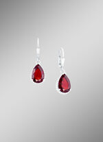 Klassieke, stijlvolle oorbellen met echte granaat 