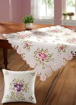 Tafel- en kamerdecoratie met vioolborduurwerk 