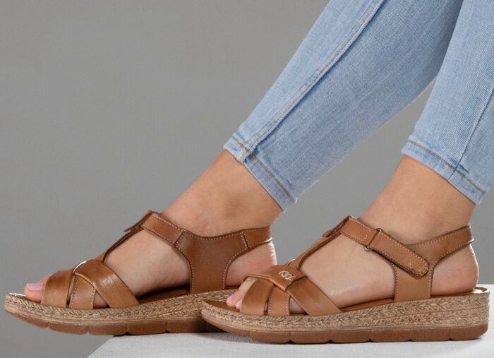 Andrea Conti barsandaal van rundnappaleer 