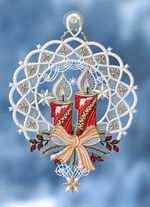 Raamdecoratie van echt kantwerk uit Plauen MULTICOLOR