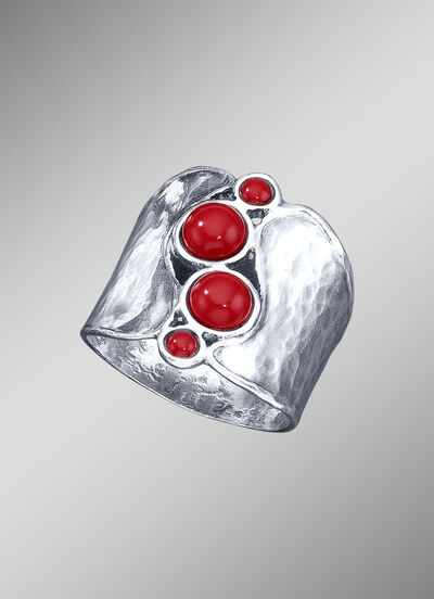 Bijzondere damesring met koraal 