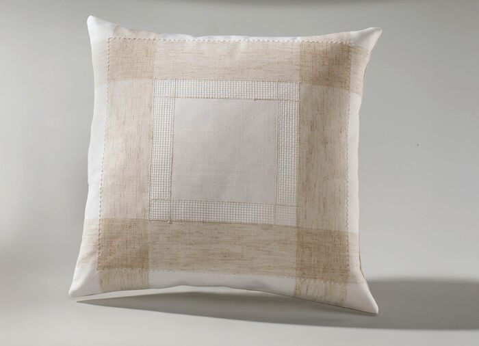 Klassieke tafel- en kamerdecoratie met linnen ECRU-BEIGE