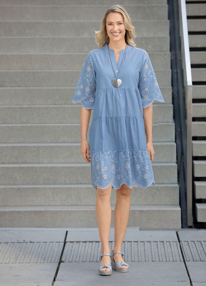 Jurk met fijn borduursel 