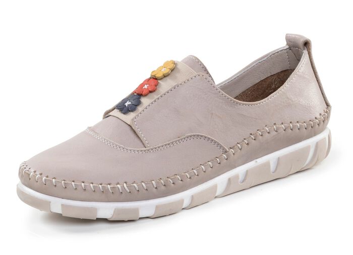 Gemini pantoffels met een subtiele kreukelstructuur en kleurrijke leren bloemen 