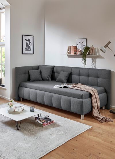 Studio ligstoel met kussen en bedkast 