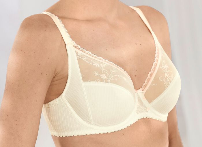 Felina beugelbeha met mooi geborduurd kant 