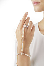 Magische sieraden uit de handrug 