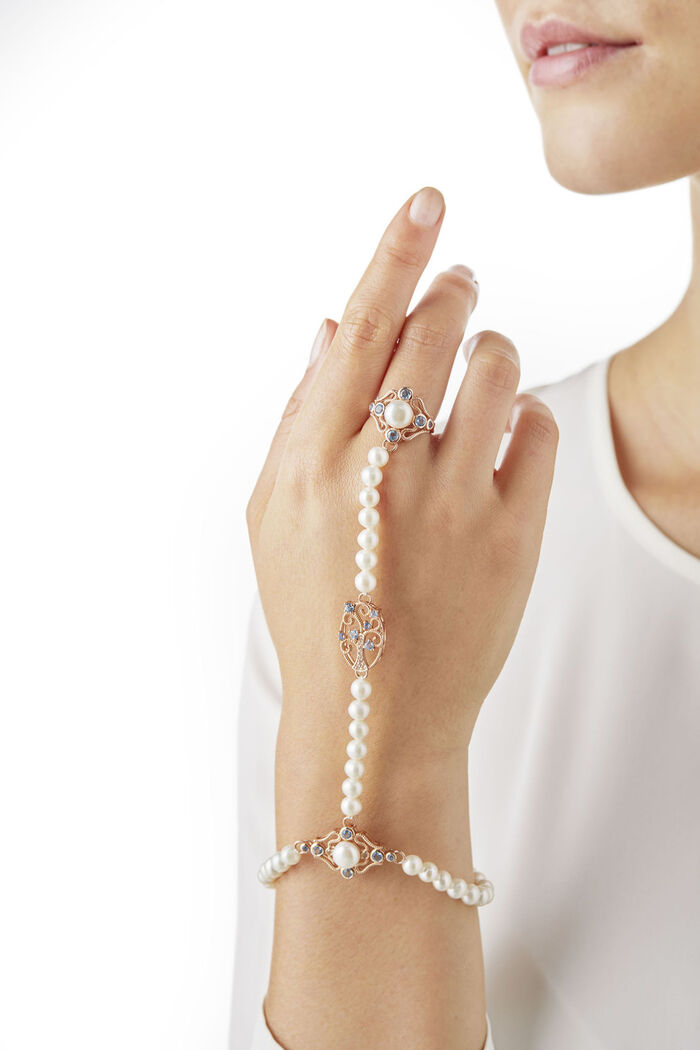 Magische sieraden uit de handrug 