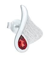 Oorknopjes met granaat 