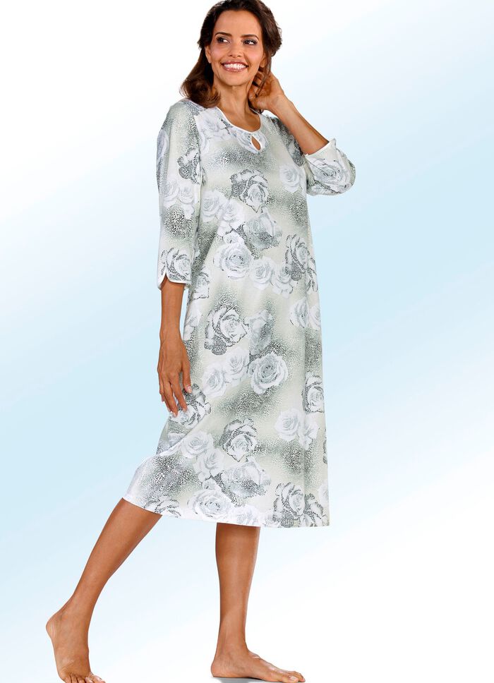 Nachtjapon met rozenprint en druppelvormige halslijn 