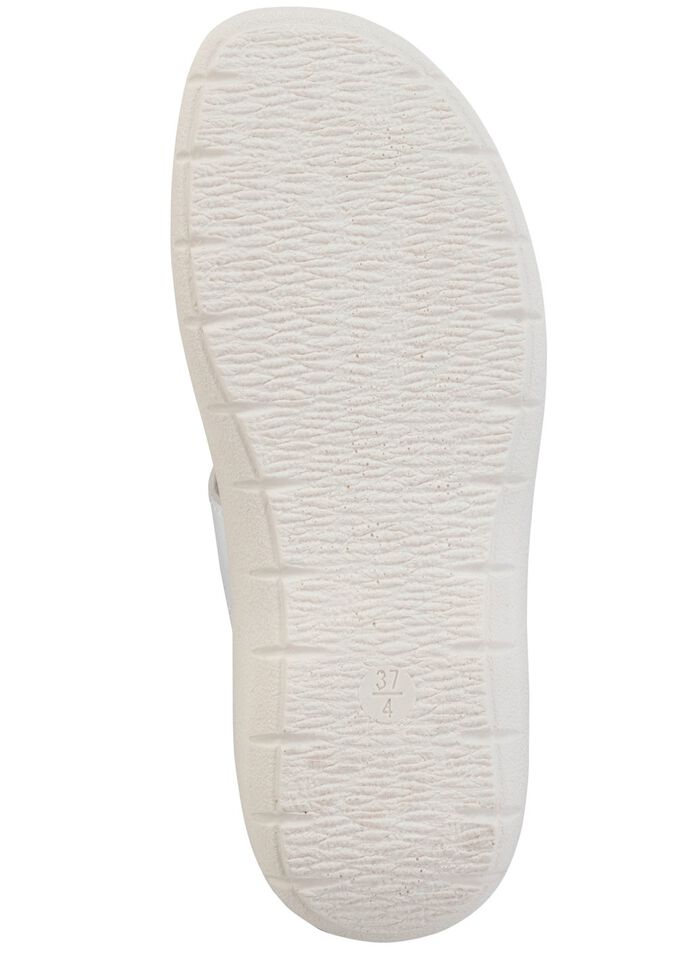 Muiltjes met glanzende sieraden 