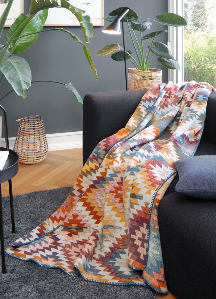 Dekentje met een mooie gehaakte zoom 