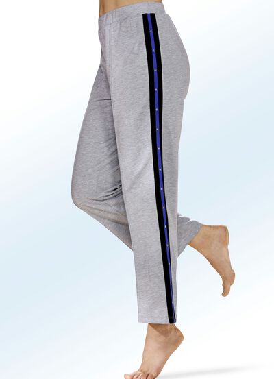 Verpakking met twee slaap- en vrijetijdsbroeken met galonstrepen  Verpakking met twee slaap- en vrijetijdsbroeken met galonstrepen