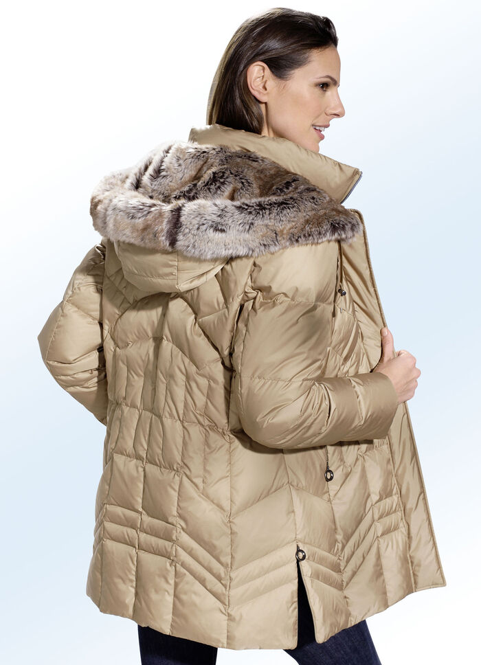 Donsjack in 2 kleuren met interessante quiltvariaties 