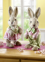 Konijnen gemaakt van raffia 