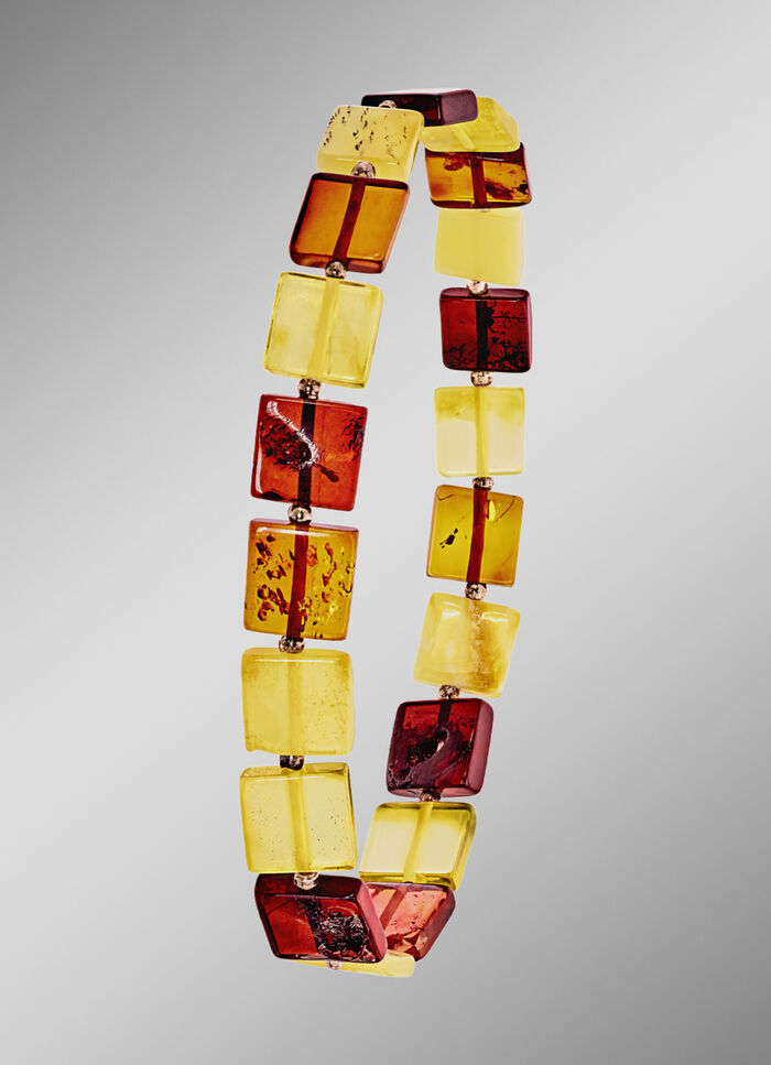 Toffe armband met bonte, vierkante stukken echte barnsteen 