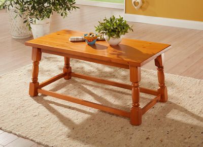 Salontafel op een massief grenenhouten frame 