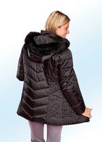 Jas met contrasterende stiksels 