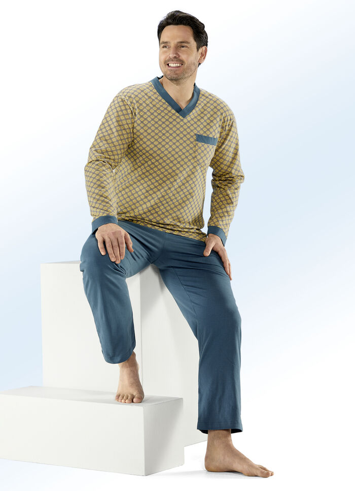 Pyjama met V-hals en opgezet borstzakje 