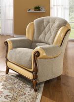 Gestoffeerd meubilair met fijne houten chatos 