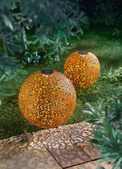 Zonnebol van roestkleurig metaal 