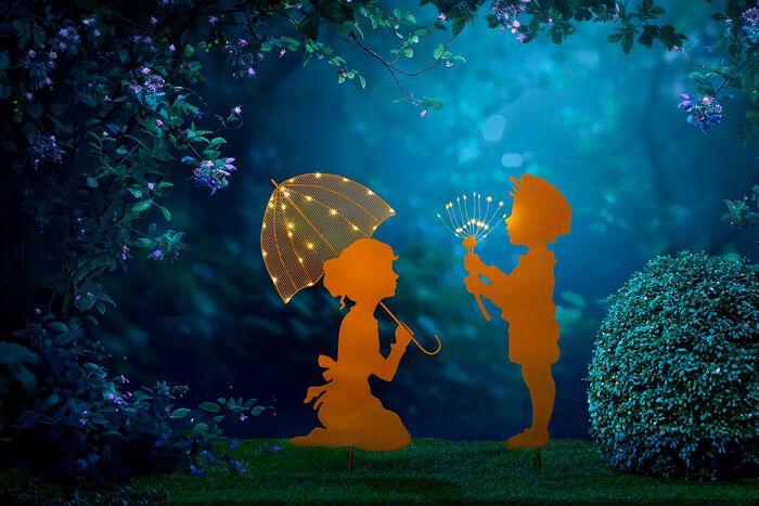 jongen en meisje met paraplu 