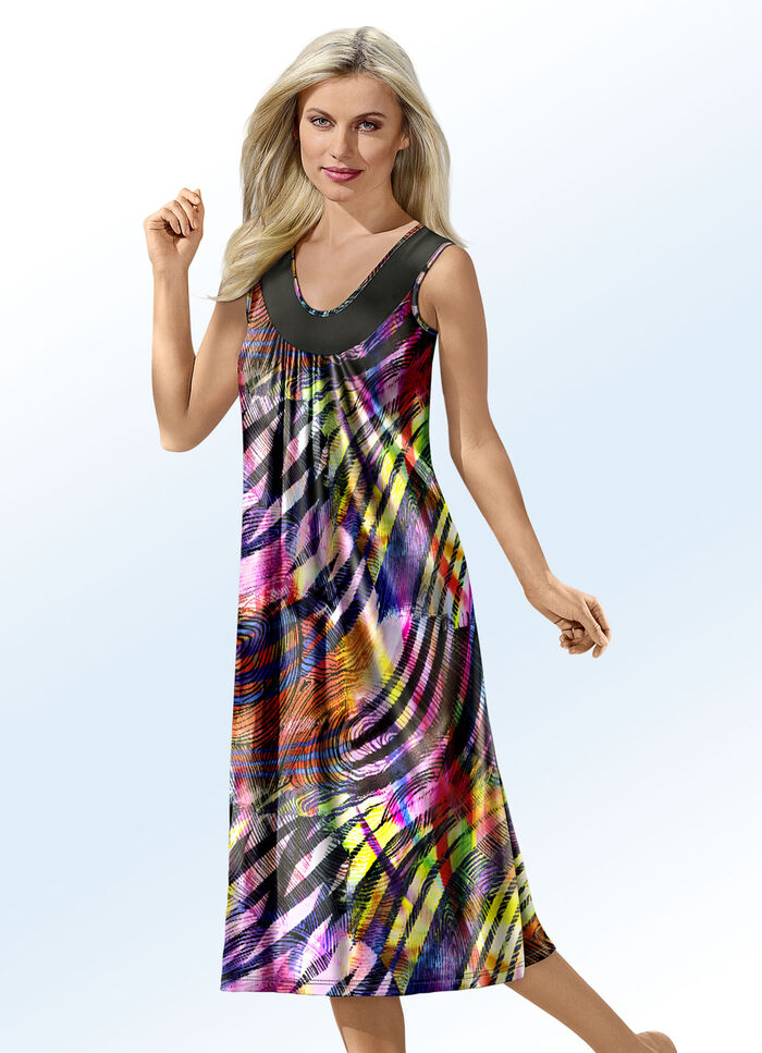 Klaus-modellen kleden zich met inkjetprint en ruches 