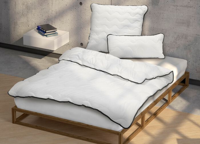 Beddengoedcollectie van biberna met zwarte bies 