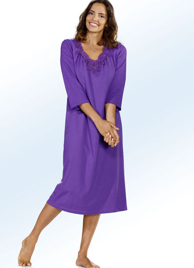 Set van twee nachthemden met gebloemd kant en ruches 