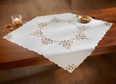 Tafelkleed met uitgebreid borduurwerk 