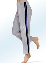 Verpakking met twee slaap- en vrijetijdsbroeken met galonstrepen 