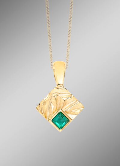 Edele hanger met smaragd 