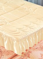 Sprei met volantafwerking 