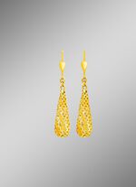 Een geweldige blikvanger: glanzende, opengewerkte oorbellen 