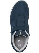 Slippers gemaakt van nubuck en textielmateriaal 