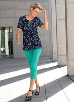 Shirt met kanten rand eronder 