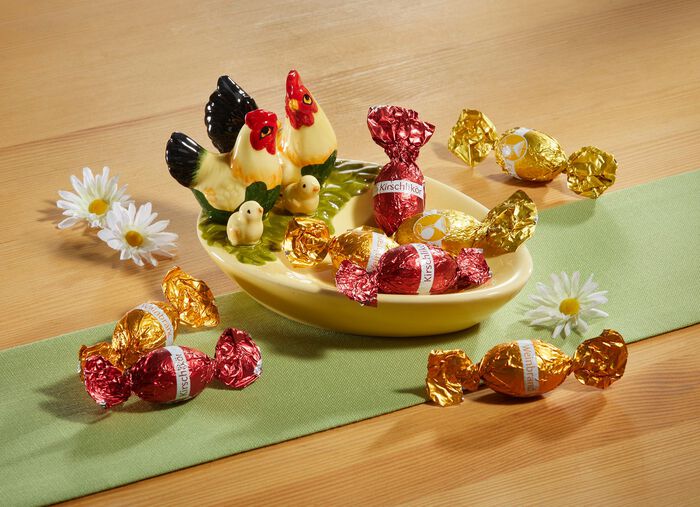 Decoratieve keramische kom met zoete vulling 