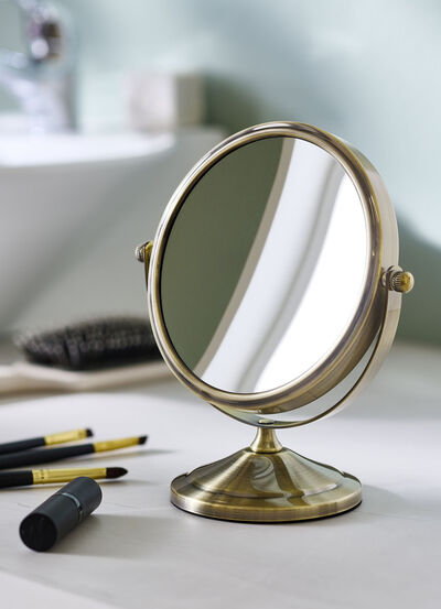 Cosmetische spiegel met stevige metalen behuizing 