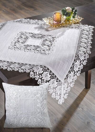 Tafel- en kamerdecoratie met kanten rand 