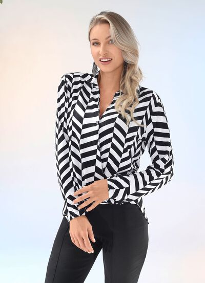 Fascinerend poloshirt met wikkellook 