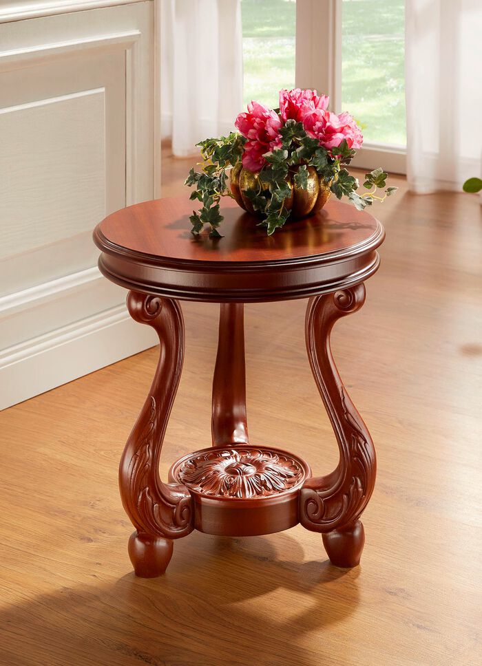 Beukenhouten bijzettafel met snijwerk 