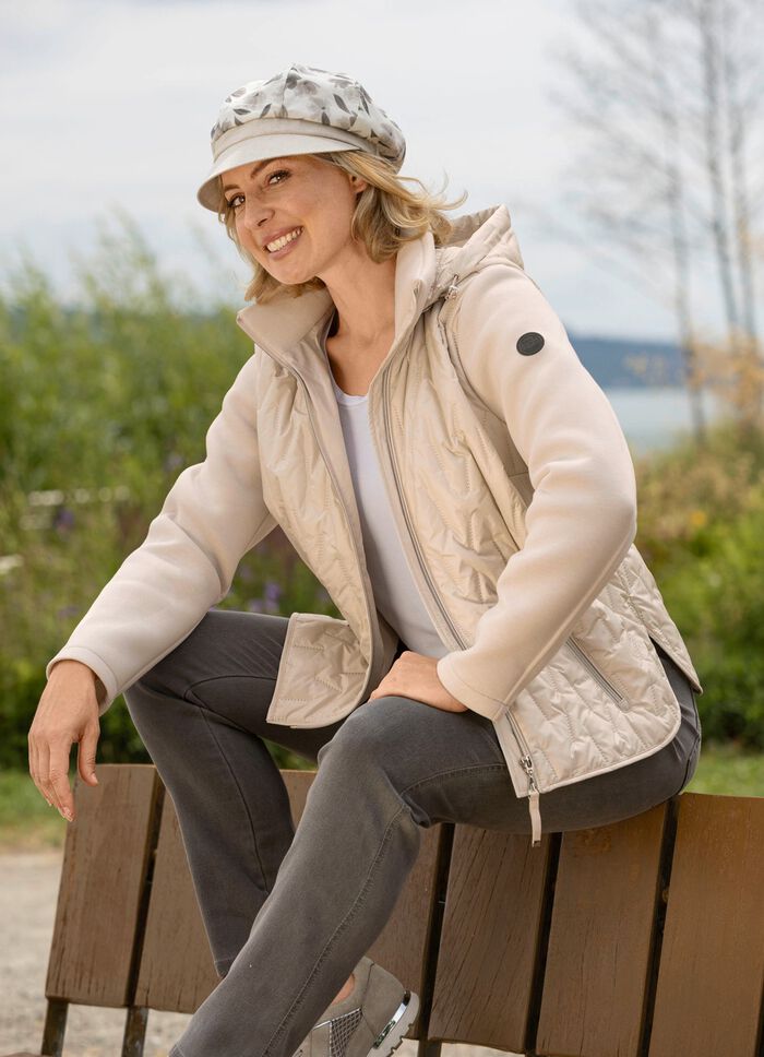 Jas met trendy laserquilting 