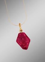 Kettinghanger met echte ruwe robijn 