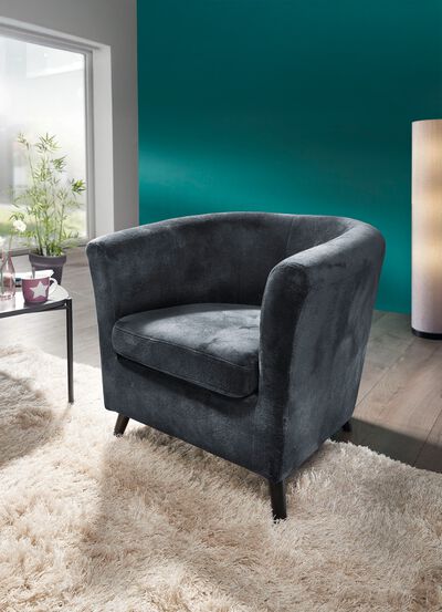 Onderhoudsvriendelijke fauteuil op houten poten 