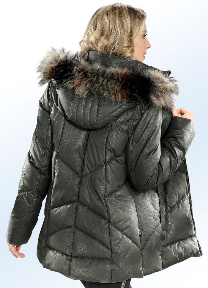 Jas met afneembare kunstbontkraag 