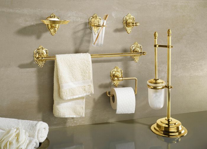 Prachtige badkameraccessoires gemaakt van gepolijst messing 