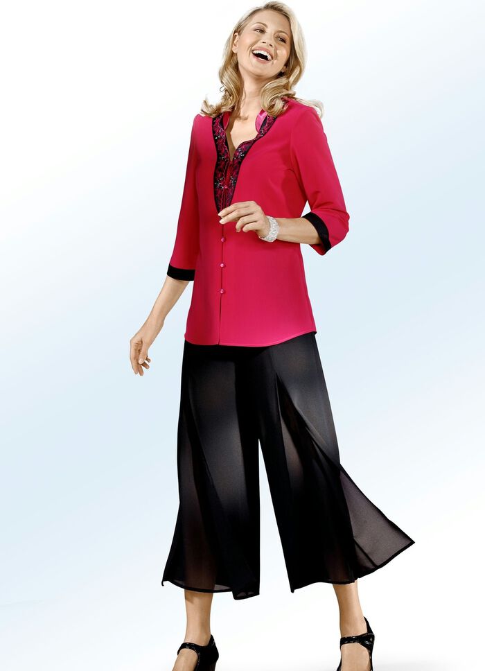 Blouse met zwarte applicaties 