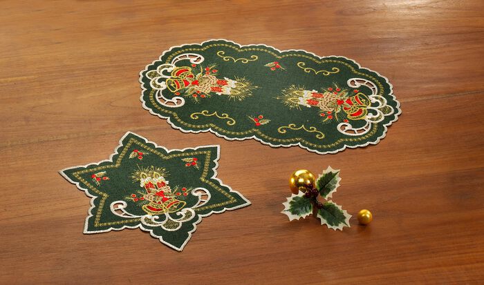 Kerstachtige tafel- en kamerdecoratie 