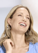 Stijlvolle oorringen met draaddesign 